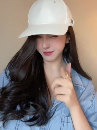 猪小七女帝装图片欣赏她穿女帝装的照片，猪小七的女帝装穿搭与她的独特魅力