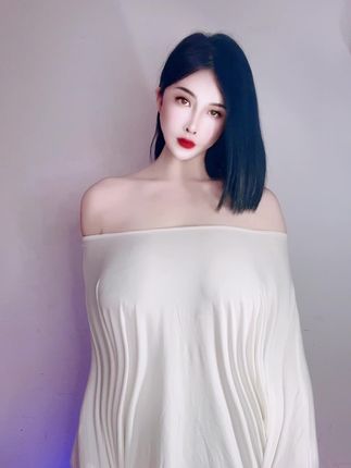 CC白妖妖定制舌头舞，大胆表演如何吸引千万粉丝？