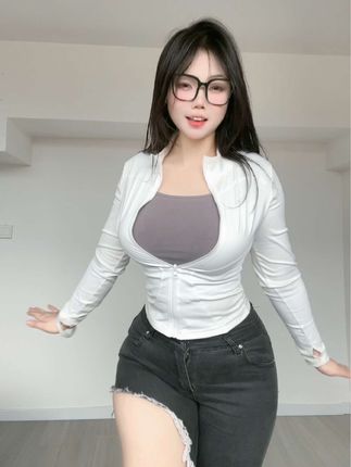 微密圈可爱的肉巴性感视频，黑丝女神的独特魅力无法抵挡