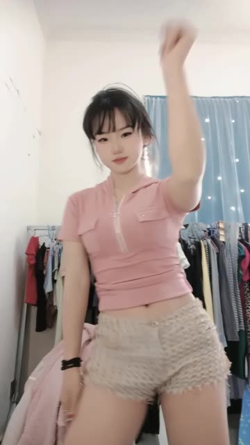 网易CC小微微最新直播跳舞视频，欣赏她最新的舞蹈演绎