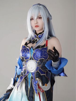 半半子_碧蓝航线·怨仇修道女cos作品，怨仇修道女高颜值cos图集