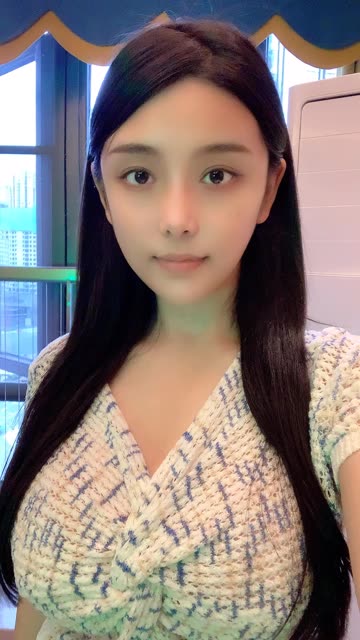 抖音奶雯的微密圈里有什么？将时尚进行到底