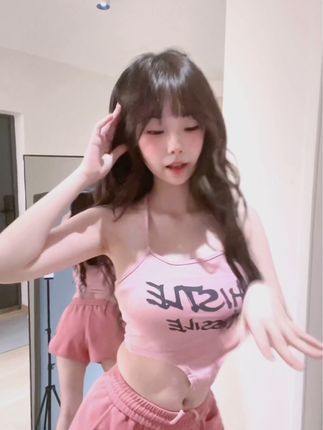 网易CC灰灰娜大尺度定制舞蹈，高颜值高挑美女的热辣演出