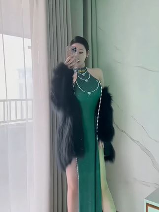 不爱笑的赛琳微密圈套图，视觉盛宴的背后故事
