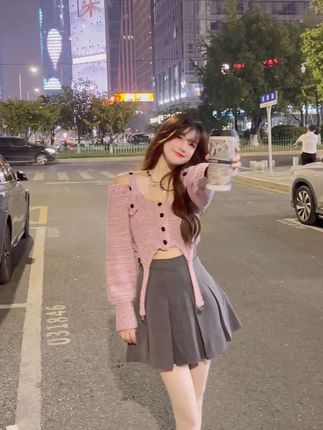草莓粥粥写真套图及视频合集，B站UP主的隐藏作品曝光