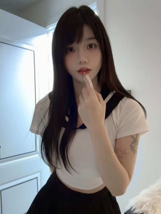 微密圈_鱼神抖音198万粉丝为何爆红？颜值高身材好绝对够S