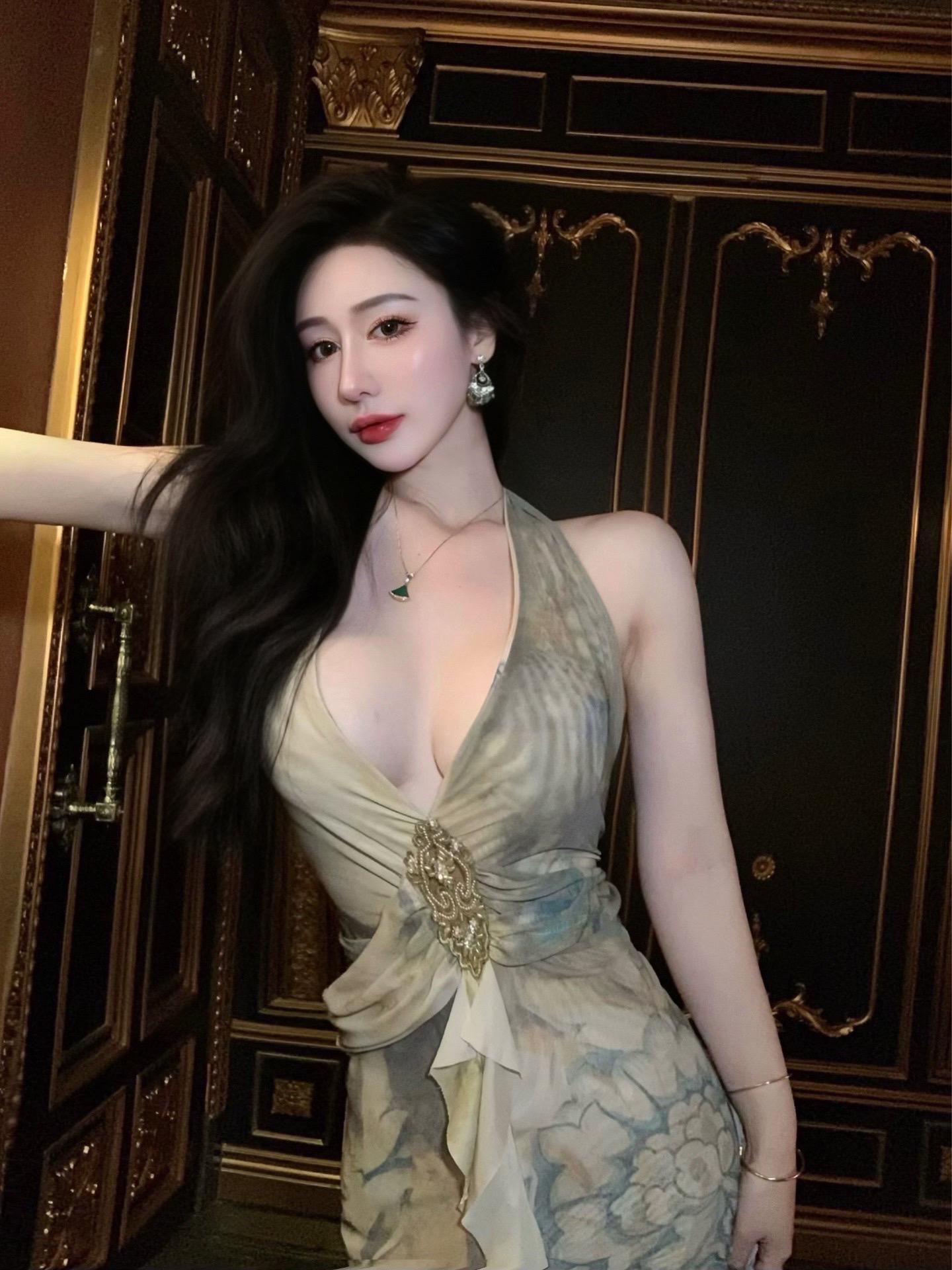 不爱笑的赛琳微密圈视频作品，精彩生活的独家展示