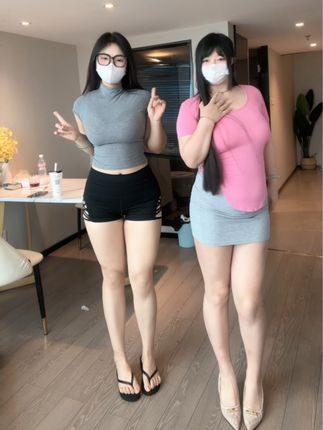 可爱的肉巴微密圈上围炸裂，黑丝性感造型让粉丝疯狂