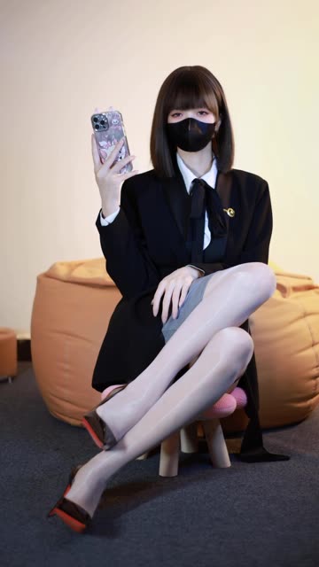 白龙猫女黑丝连裤袜作品鉴赏，细数白龙猫女的丝袜造型