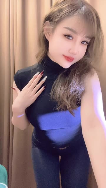 快手玲儿超甜定制女装，粉丝热议她的女装造型