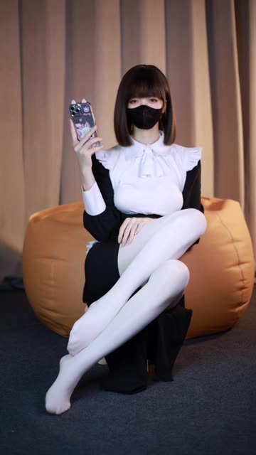 白龙猫女黑丝连裤袜作品鉴赏，细数白龙猫女的丝袜造型