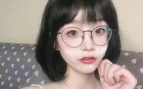 胜利的小生活JK裙穿搭热议，微密圈粉丝狂热追捧