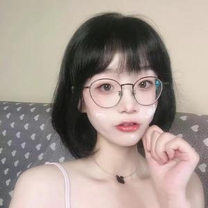 胜利的小生活JK裙穿搭热议，微密圈粉丝狂热追捧