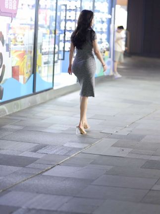 抖音猪小七跳舞直播，舞动人生猪小七的抖音舞蹈魅力