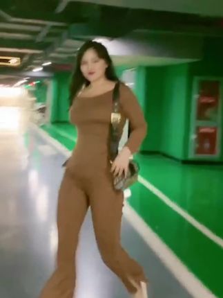快手大玉儿定制衣服视频，大玉儿穿着私人订制的舞蹈服跳舞