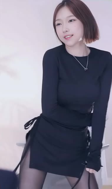 CC御姐可可可宝儿付费群定制，大尺度热舞引热议