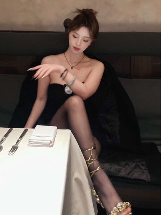 舞蹈小野马私下舞蹈资源揭秘，她的独特表演风格分析