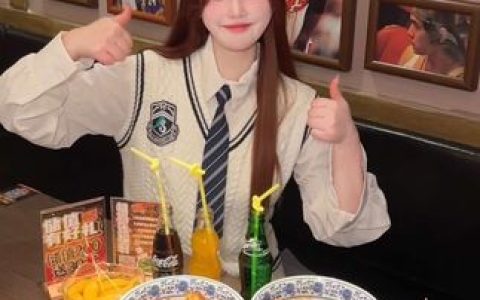 十万口草莓粥粥直播间的爆笑瞬间,粉丝弹幕互动记录