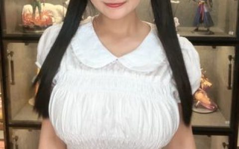 古阿扎直播车速太快,穿腹肌装的她为何引发热议?