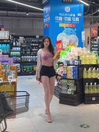 迷人可可西yyy小肚几诱人写真曝光，网友热议的微密圈之作