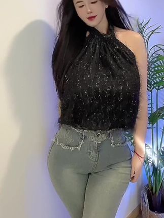 猪小七的微密圈付费内容，你愿意为她花多少大洋？