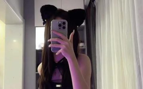 抖音佐佐酱直播5白丝足底翻白眼,颜艺挑战的爆笑背后故事