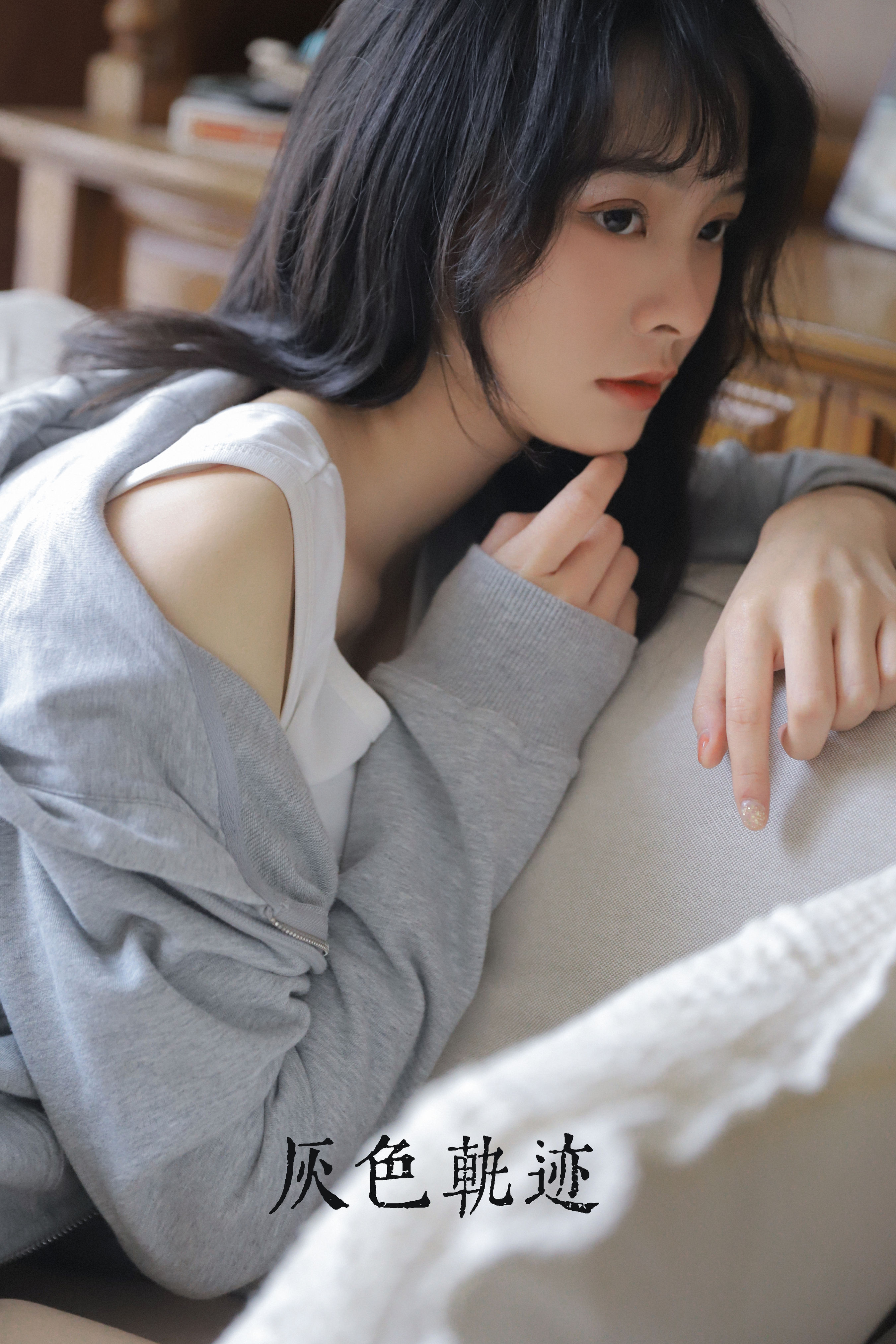[YiTuYu艺图语] 春夏《灰色轨迹》 好看的4K高清无水印纯欲妹子意境唯美写真完整版图集