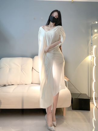 斗鱼何菱舞蹈激光舞，欣赏她结合激光特效的精彩舞蹈演绎