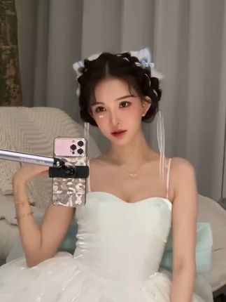 南妹儿放飞自我热舞，遭妈妈突然闯入！