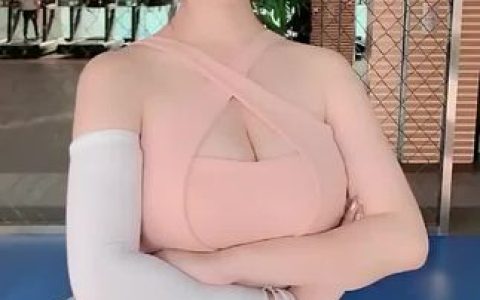 快手一个小球球加特林舞蹈视频,这段视频为何引发网友热议?