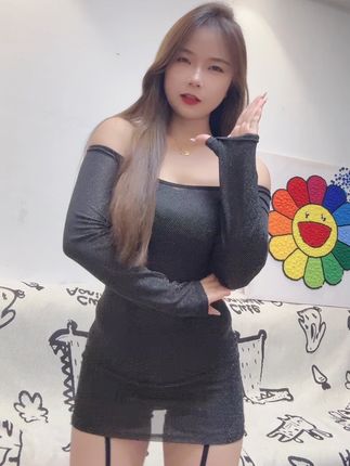 温柔苗vs小霜霜视频对比，谁更胜一筹？