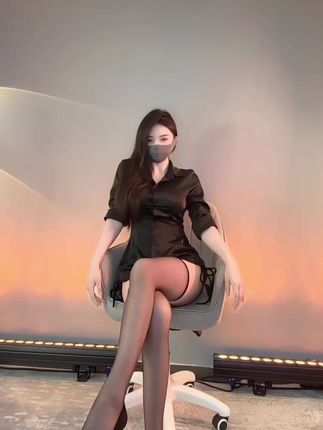 斗鱼何菱群舞蹈视频，收集她在群内的舞蹈视频，随时观看