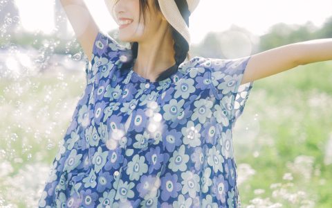 一只阿梦崽《初夏的花海》 – YiTuYu艺图语