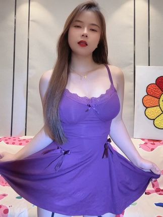 温柔苗vs小霜霜视频对比，谁更胜一筹？