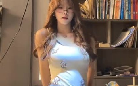 CC耶耶至尊版微博热议,她的热舞为何如此吸引人?