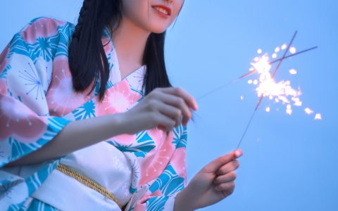 小草草呀《花火》 – YiTuYu艺图语