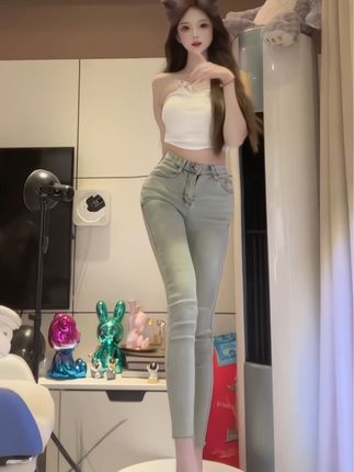 小艾baby的全名是什么？主播资料大揭秘