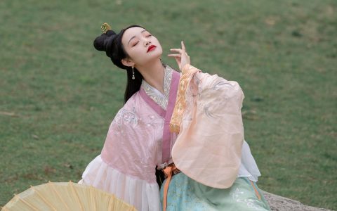 清歌古风 美人 小姐姐 绿色 小清新 清冷 树林 优美 – YiTuYu艺图语