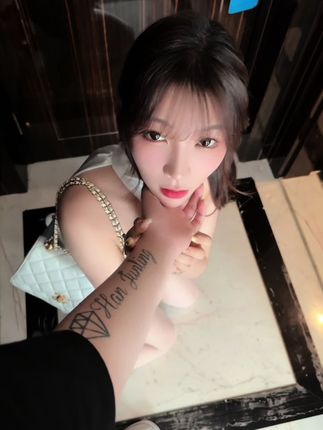 徐莉芝booty 旗袍女神画语牛仔裤最新壁纸图集，徐莉芝Booty旗袍牛仔裤写真壁纸