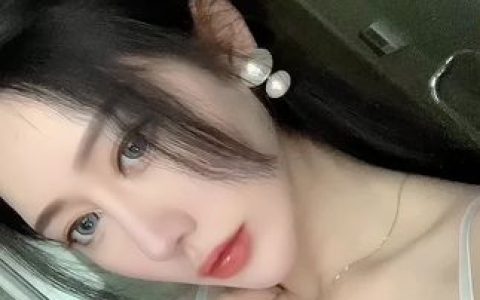 不爱笑的赛琳微博红人,她的渔网黑丝系列大放送