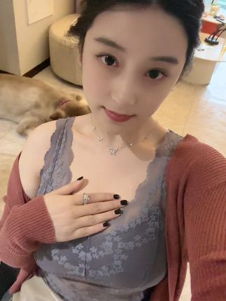 探索抖音网红奶雯付费资源，从清纯到私密浓情的震撼反差