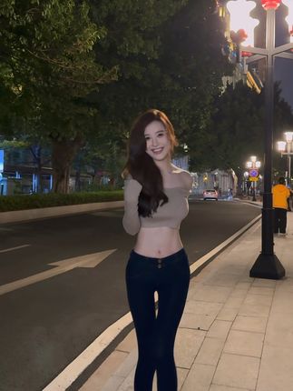 快手小岚岚视频在线看，直击她的最新舞蹈作品