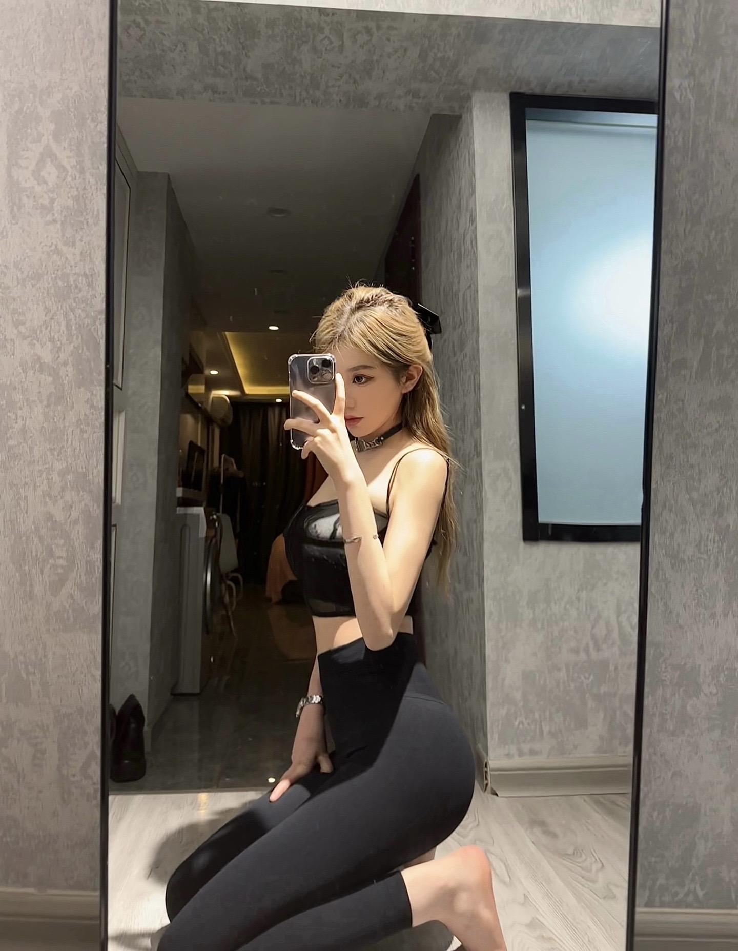 微密圈专属牛仔短裤写真引爆网友热议