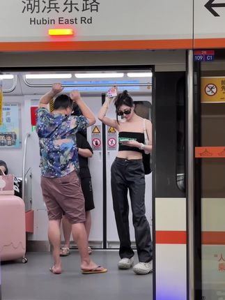 李嘉欣97直播回放合集大公开，网红女神的魅力时刻再现