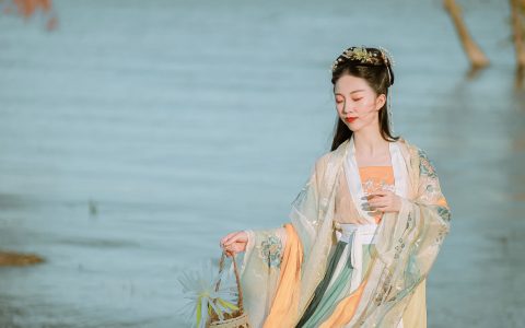 阿兰《玉肌伴轻风》 – YiTuYu艺图语