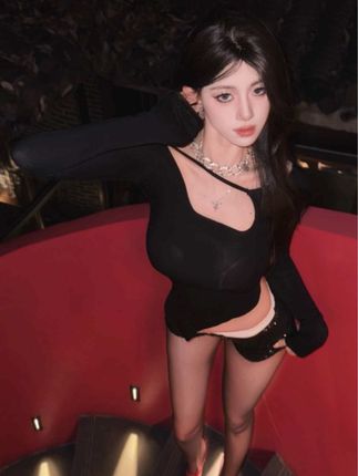 舞蹈小野马私下舞蹈资源揭秘，她的独特表演风格分析