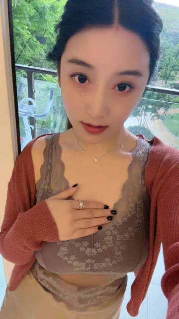 揭秘抖音网红奶雯微密圈的魅力，时尚穿搭技巧一网打尽