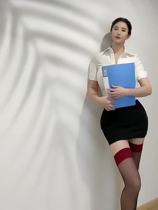 猪小七的绝美身材为何走红网络？猪小七的迷人魅力不可抵挡
