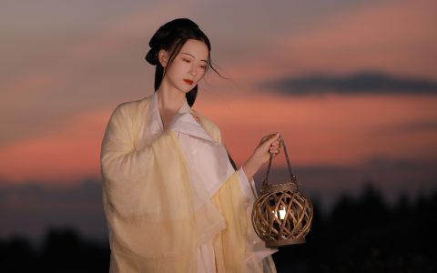 Z《山月不知心底事》 – YiTuYu艺图语