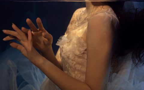 蛋蛋《镜花水月》 – YiTuYu艺图语